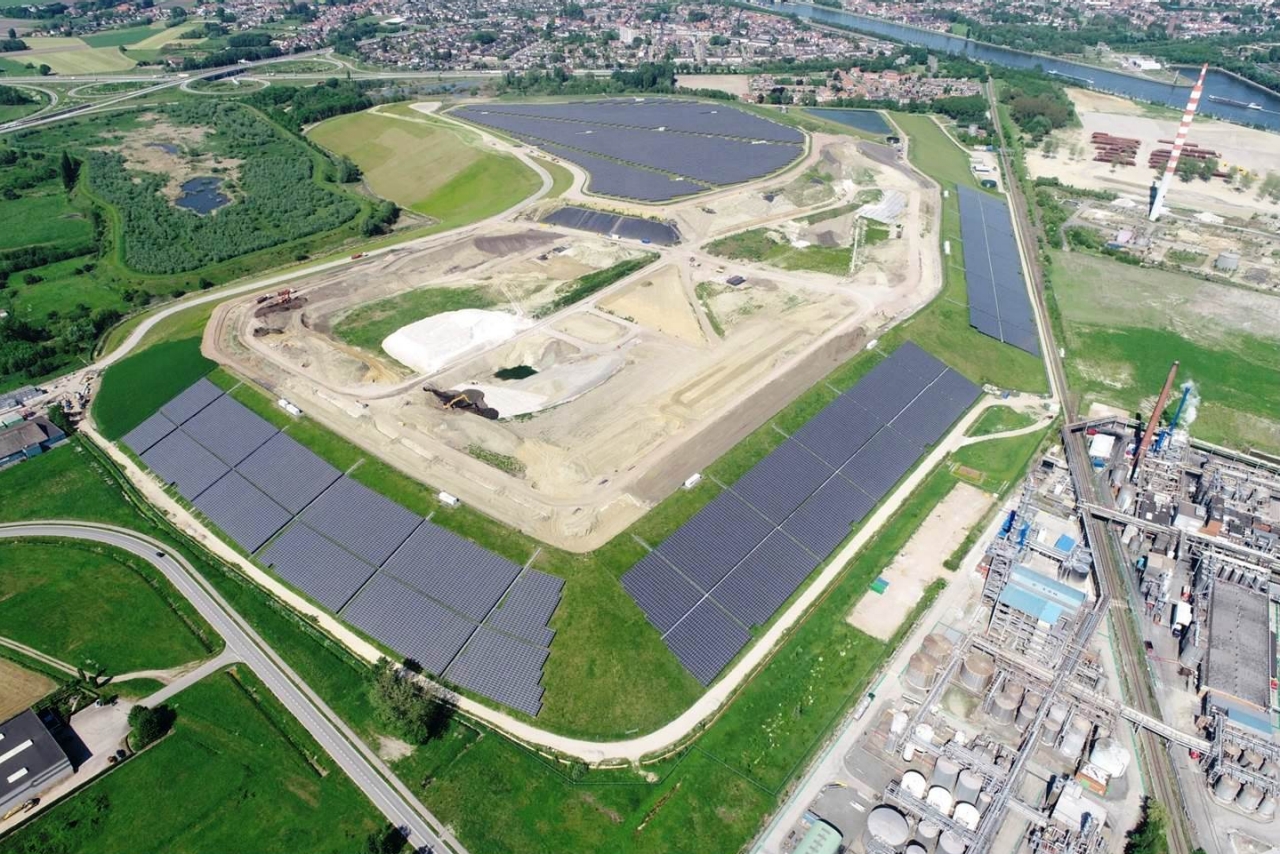 luchtfoto van de zonneberg