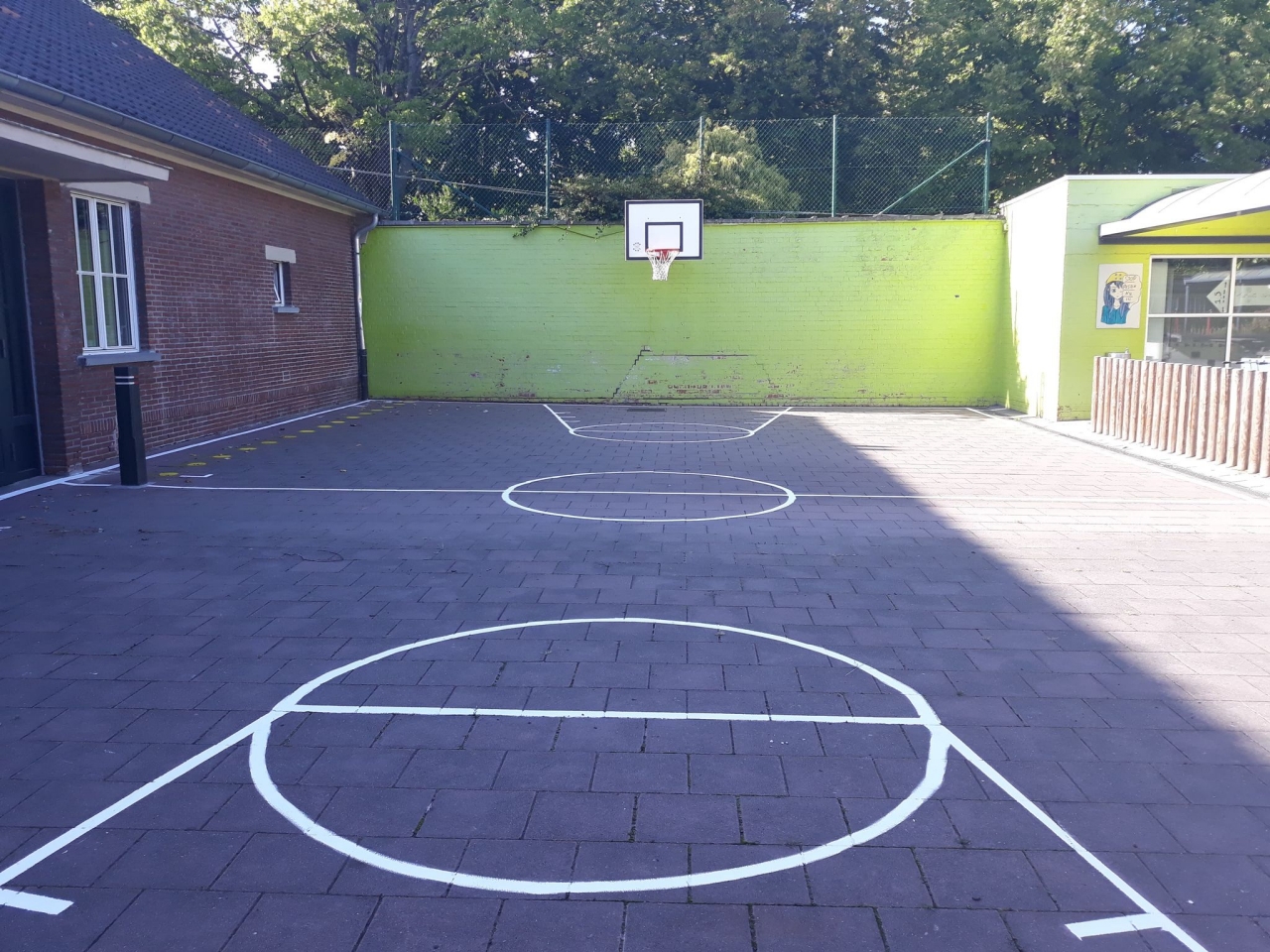 Basketbalplein grote speelplaats