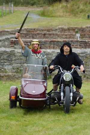 Foto Romeinen op een moto met zijspan