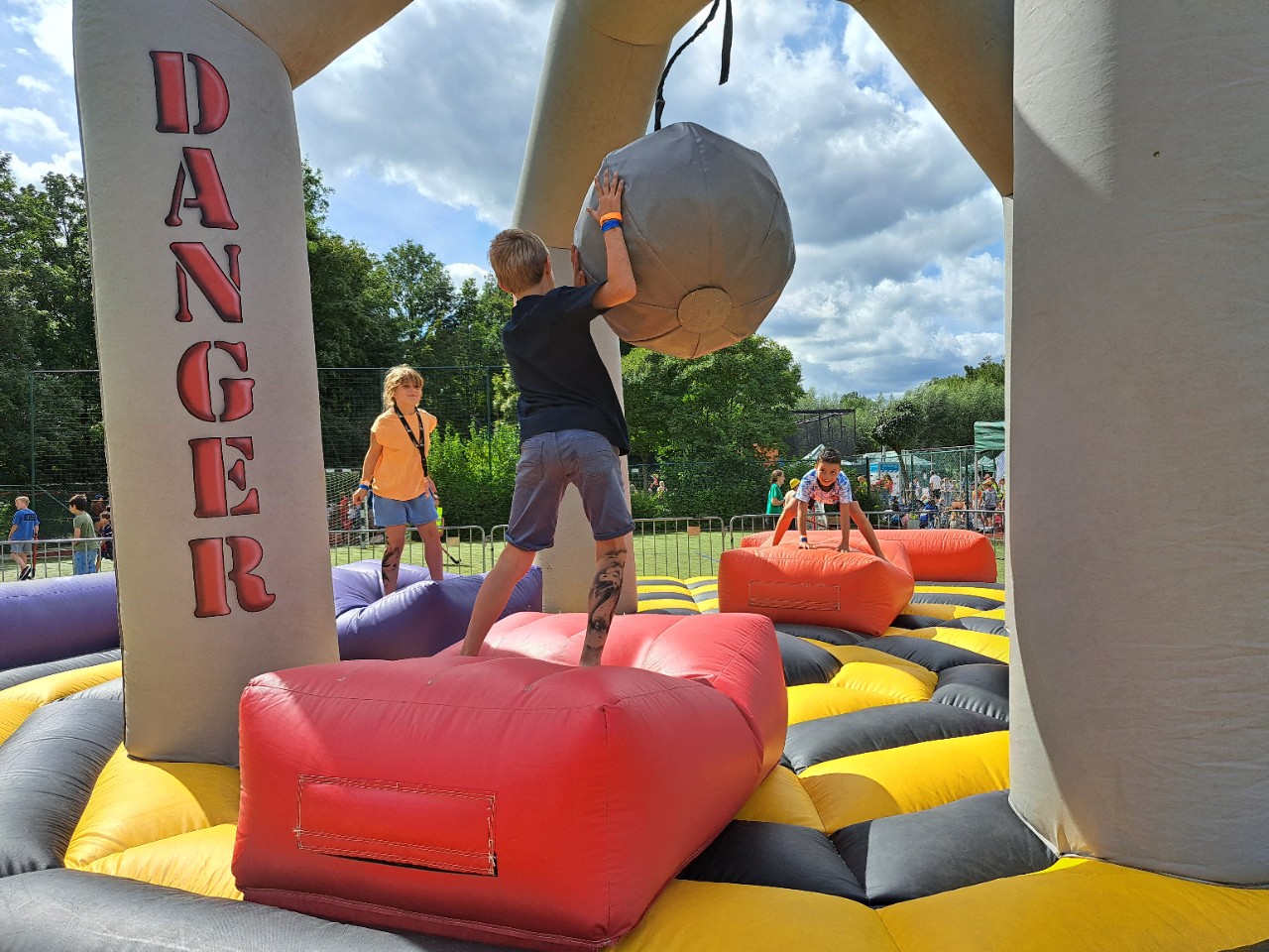 kinderen op het spruitenbal in de gavers