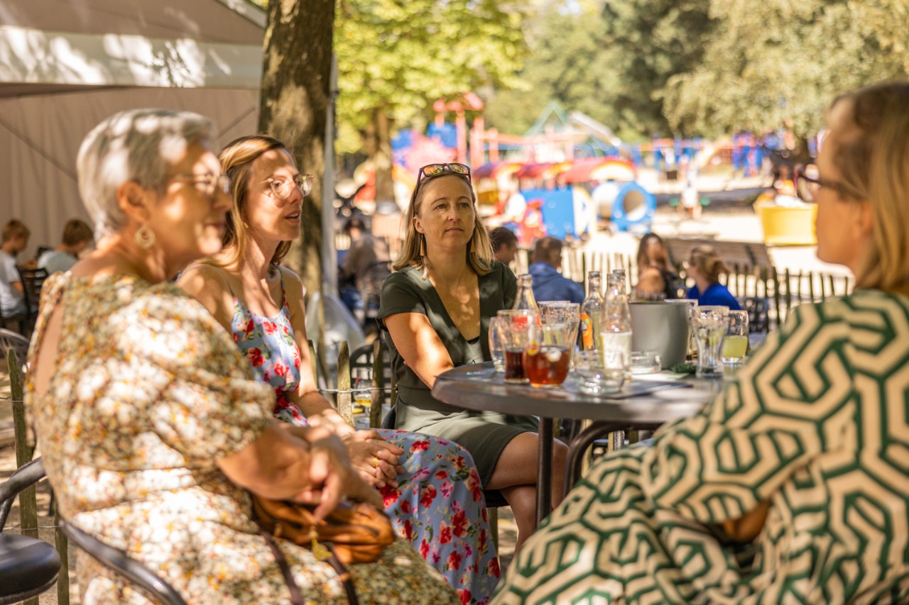 picknicken langs de vijver in de brielmeersen