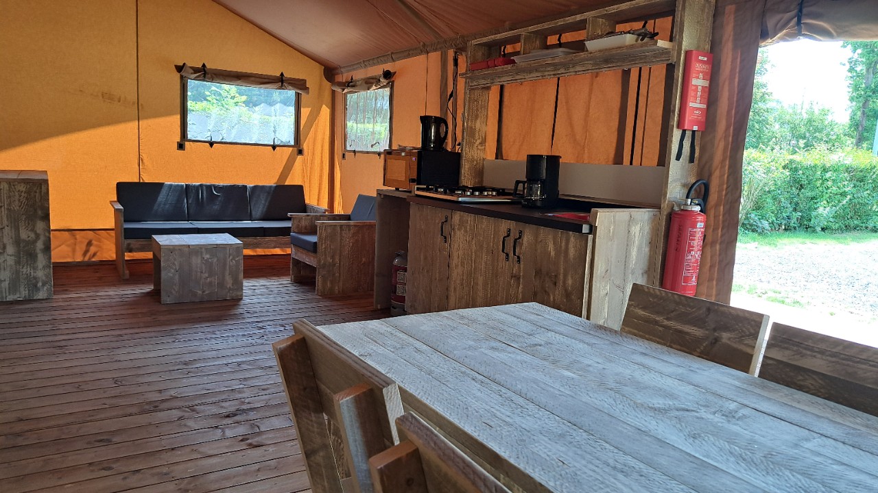 safaritent in camping De Gavers binnenkant