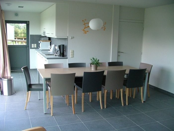 vakantiewoning 8 personen eetruimte met open keuken