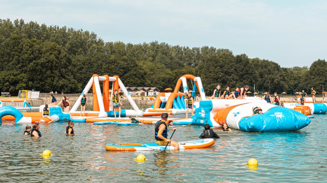 spelen op het aquapark in nieuwdonk