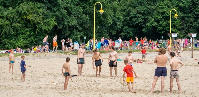 groep op het strand in Nieuwdonk