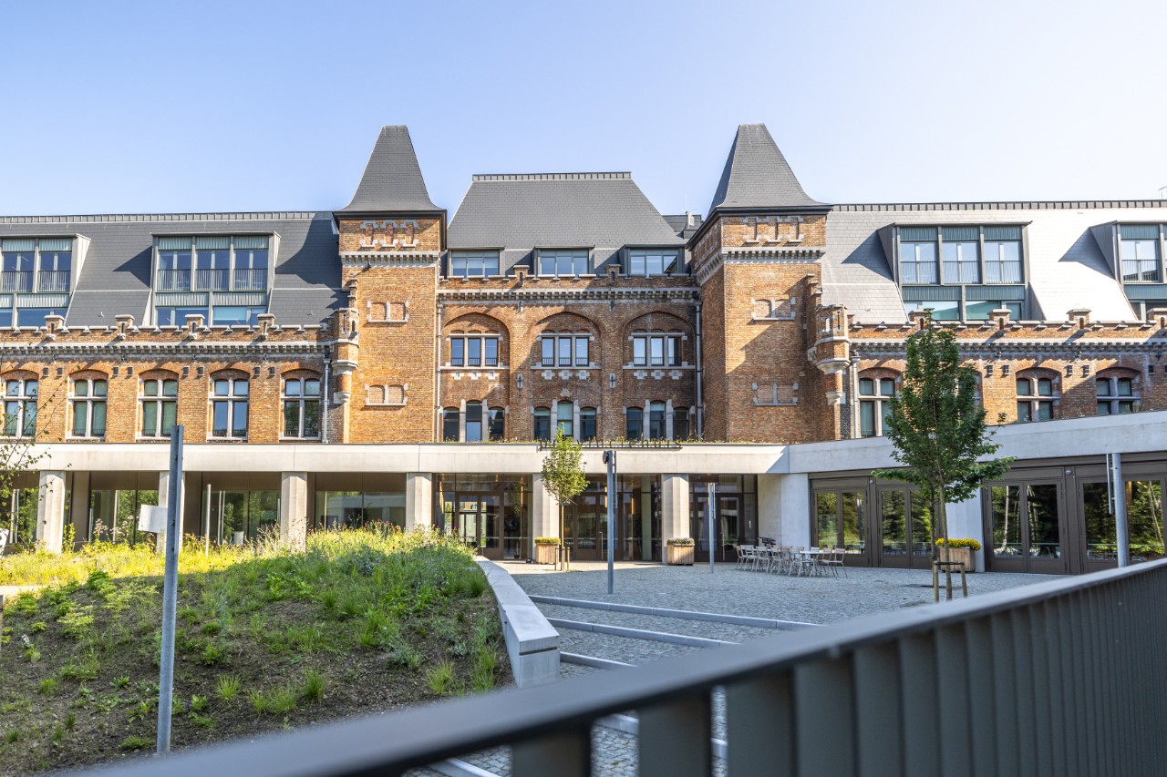 nieuw provinciehuis langs de voorkant