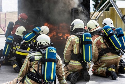 Brandweermannen aan het werk