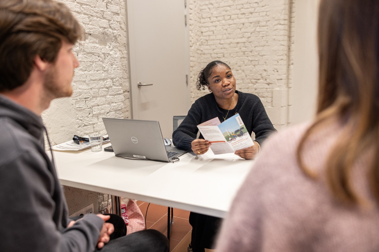 Foto van mensen tijdens een sollicitatiegesprek